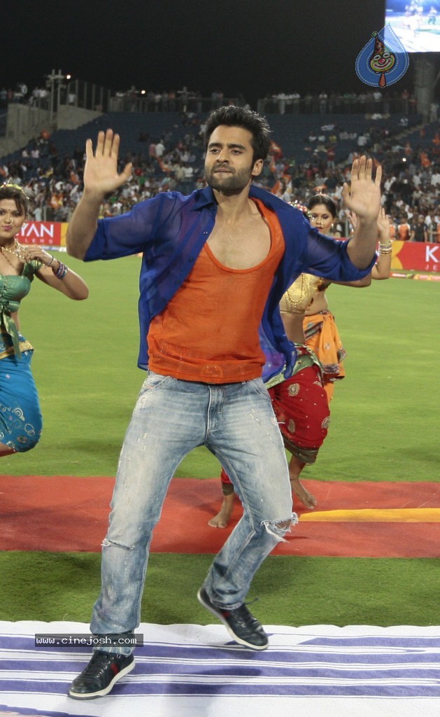 Veer Marathi vs Mumbai Heroes Match - 36 / 96 photos