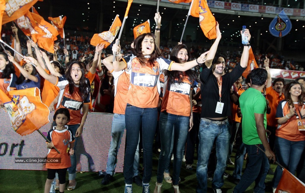 Veer Marathi vs Mumbai Heroes Match - 38 / 96 photos