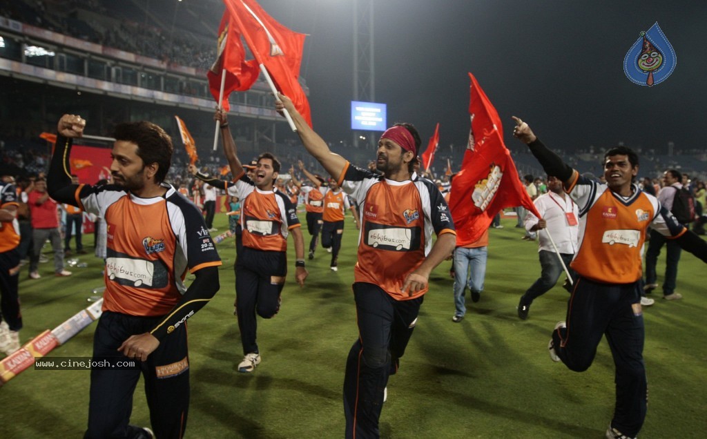 Veer Marathi vs Mumbai Heroes Match - 41 / 96 photos