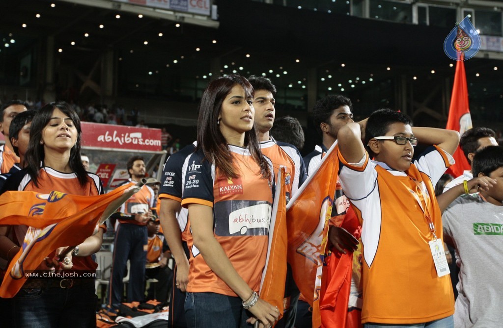 Veer Marathi vs Mumbai Heroes Match - 48 / 96 photos