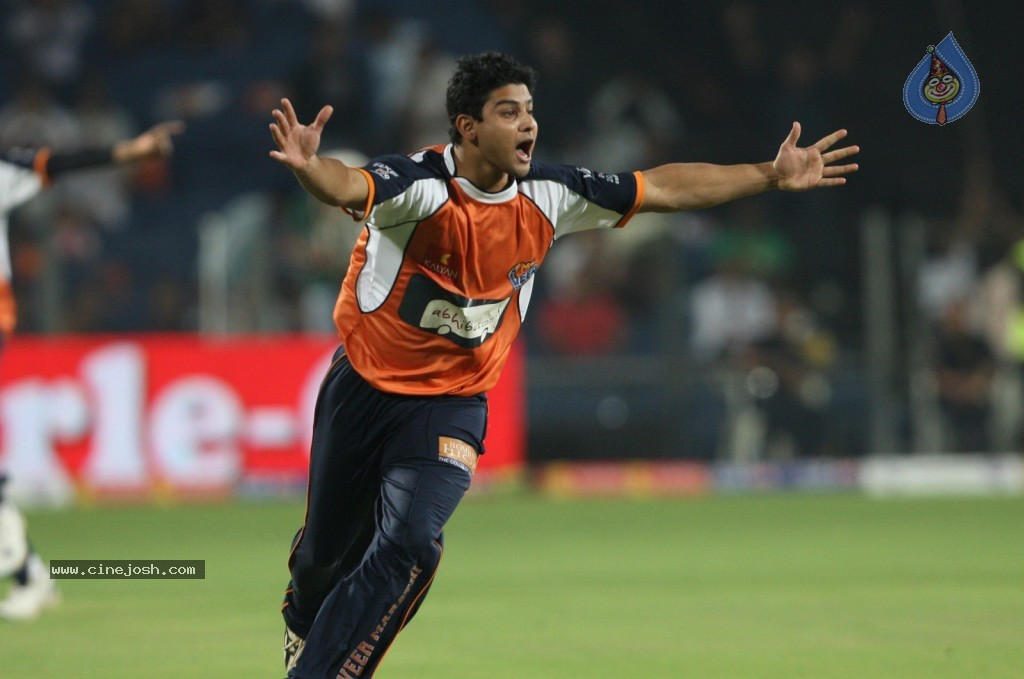 Veer Marathi vs Mumbai Heroes Match - 63 / 96 photos