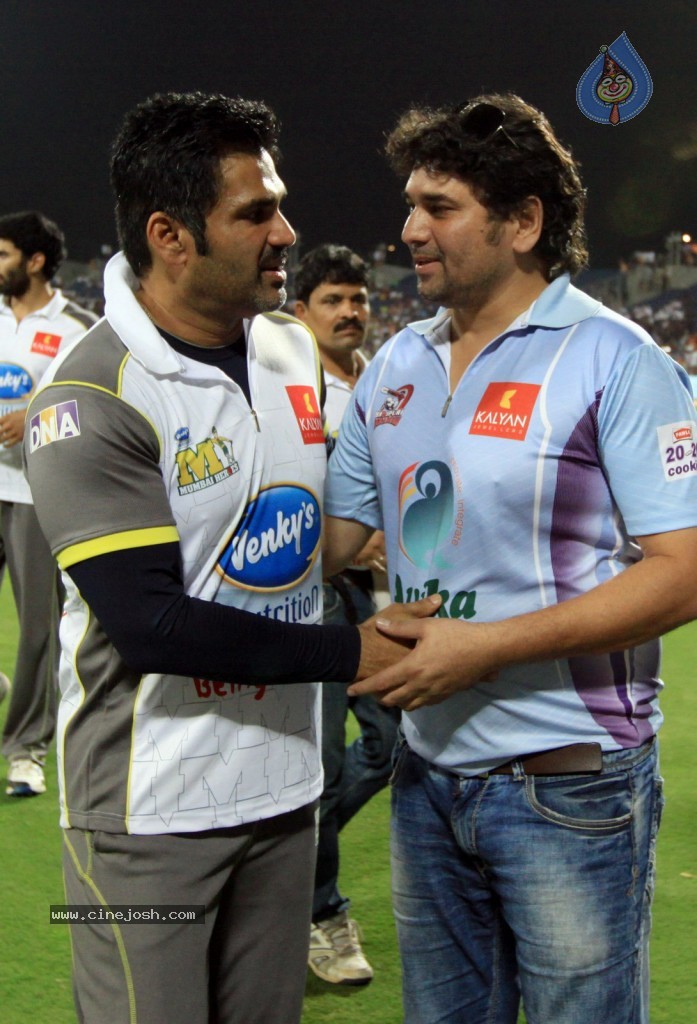 Veer Marathi vs Mumbai Heroes Match - 65 / 96 photos