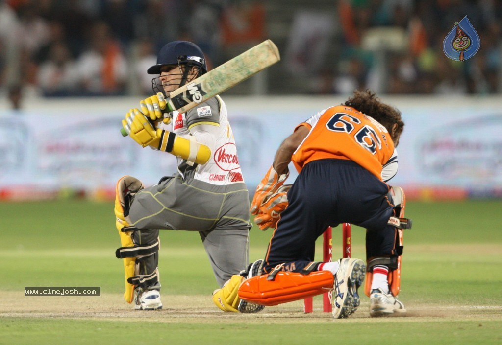 Veer Marathi vs Mumbai Heroes Match - 73 / 96 photos