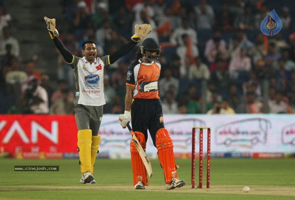 Veer Marathi vs Mumbai Heroes Match - 77 / 96 photos