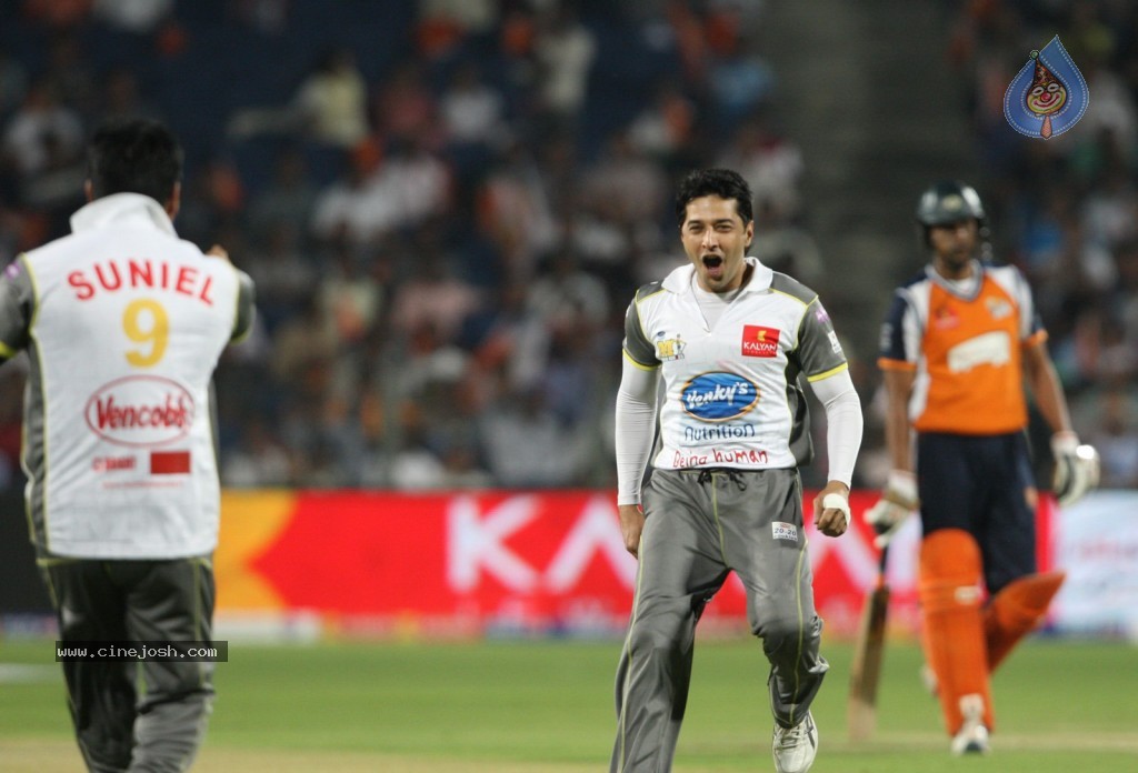 Veer Marathi vs Mumbai Heroes Match - 81 / 96 photos