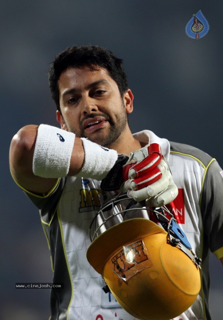 Veer Marathi vs Mumbai Heroes Match - 82 / 96 photos