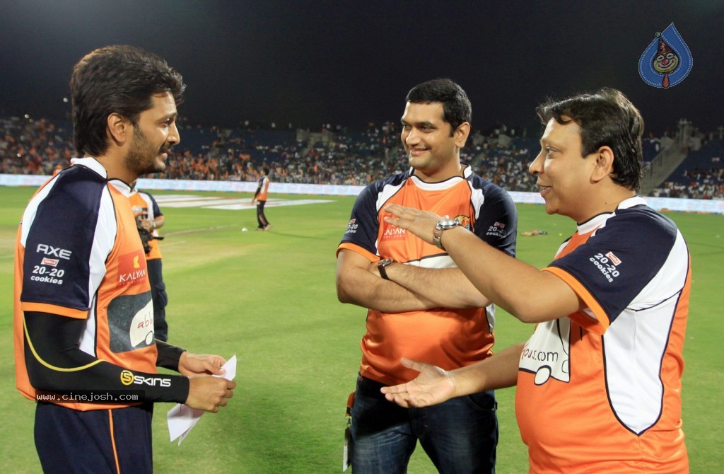 Veer Marathi vs Mumbai Heroes Match - 83 / 96 photos