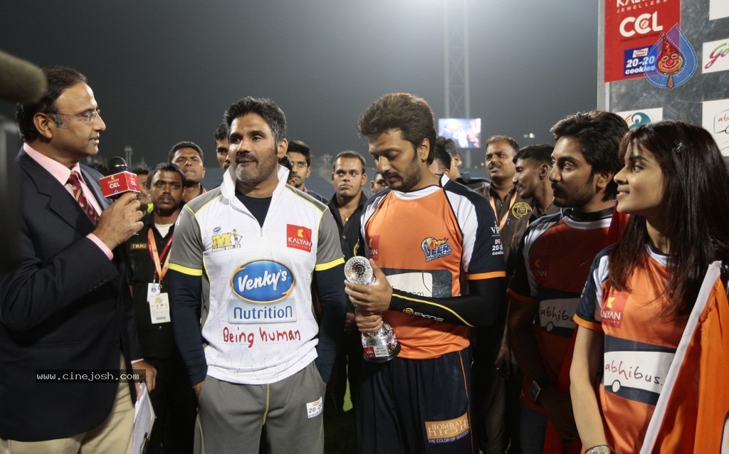Veer Marathi vs Mumbai Heroes Match - 90 / 96 photos