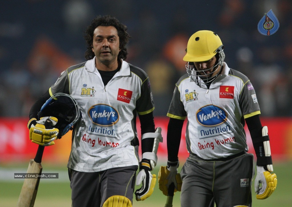 Veer Marathi vs Mumbai Heroes Match - 92 / 96 photos