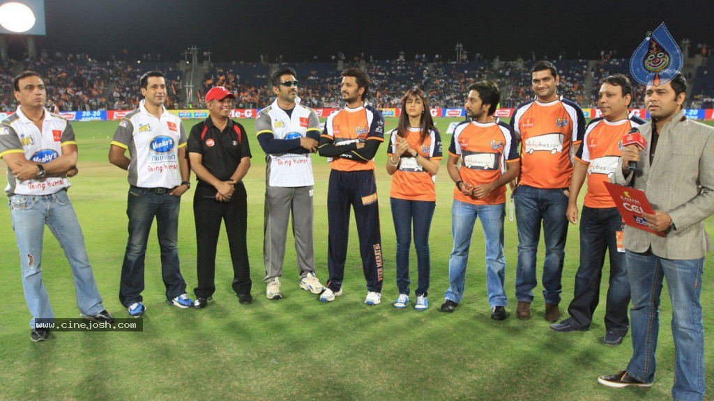 Veer Marathi vs Mumbai Heroes Match - 95 / 96 photos
