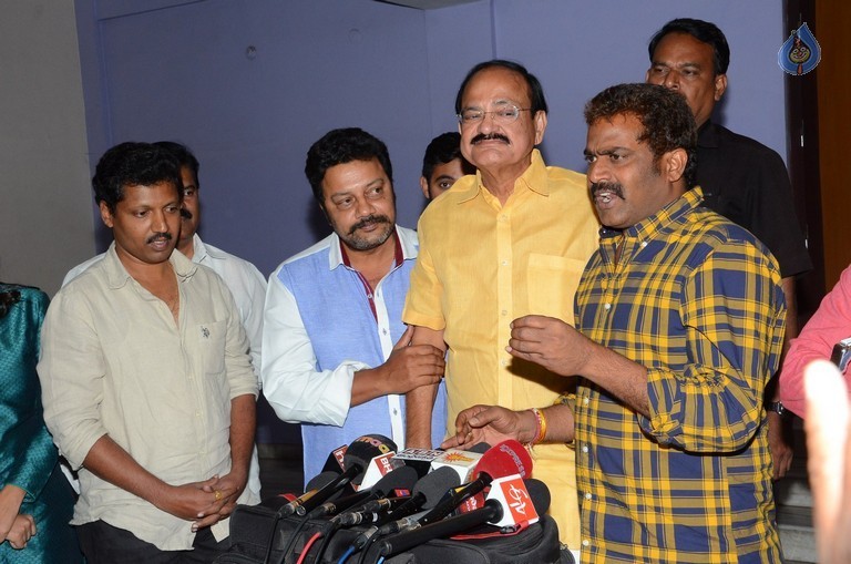 Venkaiah Naidu watches Chuttalabbayi Movie - 1 / 27 photos
