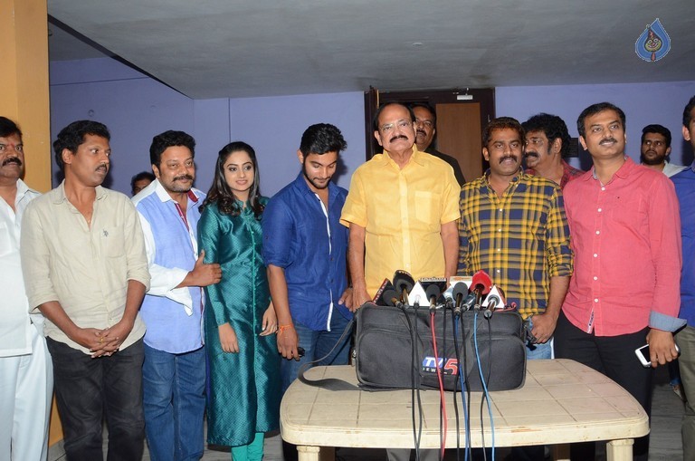 Venkaiah Naidu watches Chuttalabbayi Movie - 24 / 27 photos