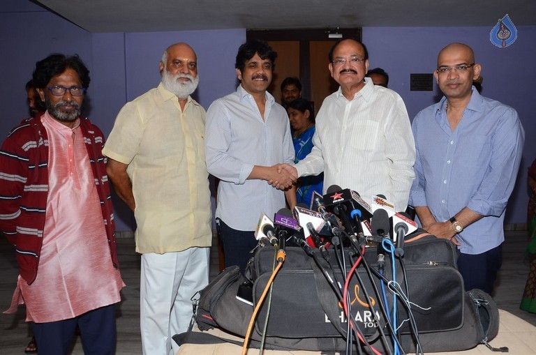 Venkaiah Naidu Watches Om Namo Venkatesaya - 22 / 41 photos