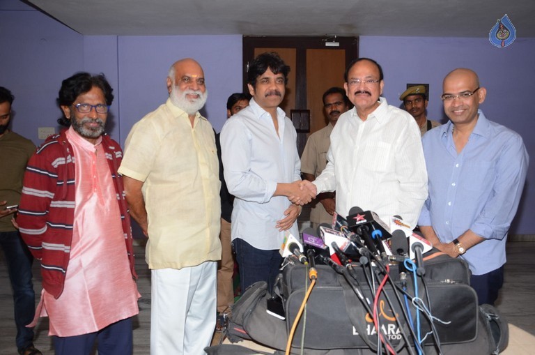 Venkaiah Naidu Watches Om Namo Venkatesaya - 27 / 41 photos