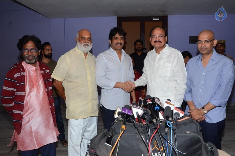 Venkaiah Naidu Watches Om Namo Venkatesaya - 38 / 41 photos