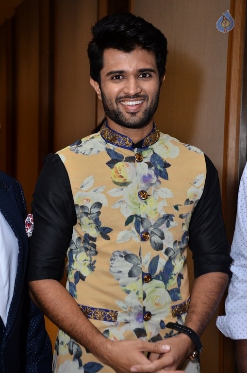 Vijay Devarakonda at KLM Mall Logo Launch event - 9 / 34 photos