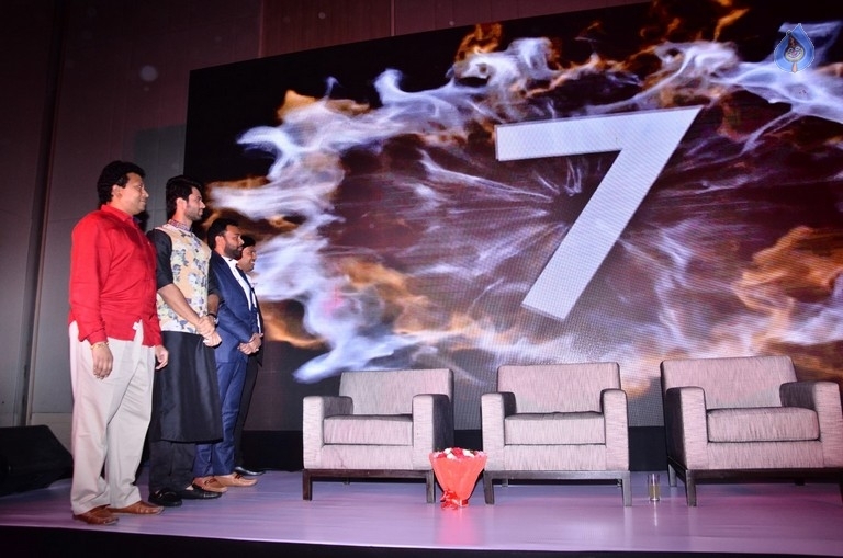 Vijay Devarakonda at KLM Mall Logo Launch event - 19 / 34 photos