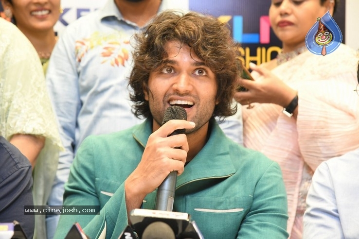 Vijay Devarakonda Launches KLM Shopping Mall - 36 / 38 photos