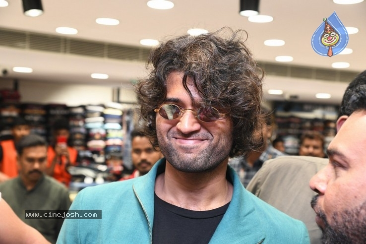 Vijay Devarakonda Launches KLM Shopping Mall - 38 / 38 photos