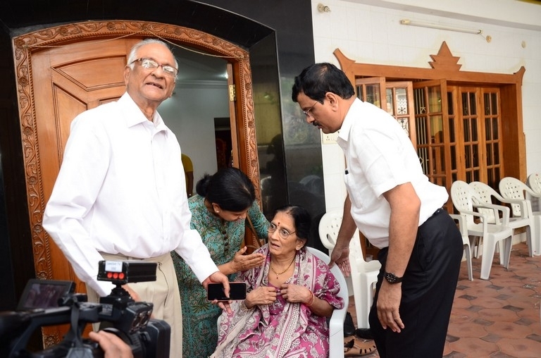 Vijaya Bapineedu Condolences Photos - 2 / 42 photos