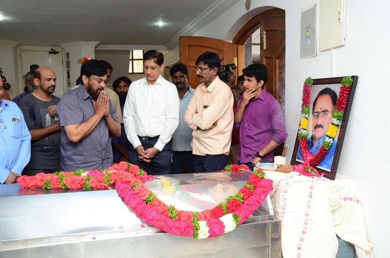 Vijaya Bapineedu Condolences Photos - 8 / 42 photos