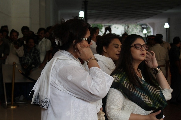 Vinod Khanna Prayer Meet Photos - 18 / 42 photos