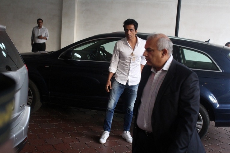 Vinod Khanna Prayer Meet Photos - 25 / 42 photos