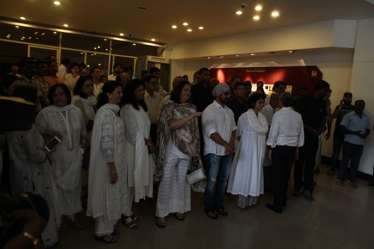 Vinod Khanna Prayer Meet Photos - 28 / 42 photos