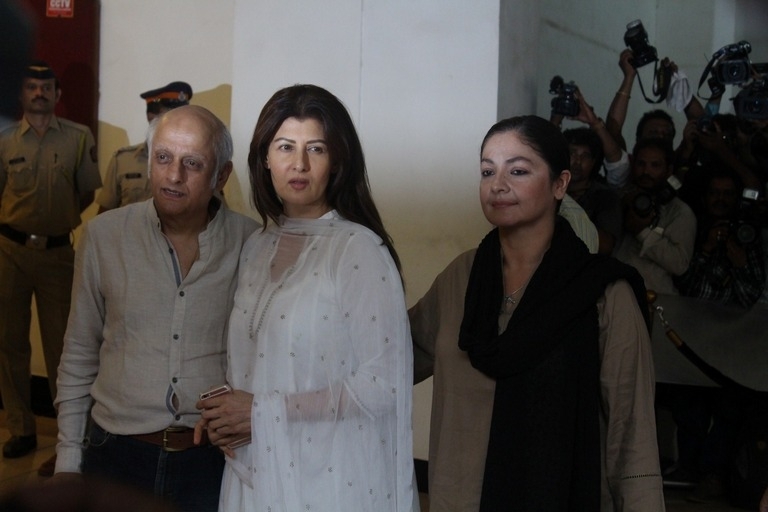 Vinod Khanna Prayer Meet Photos - 29 / 42 photos