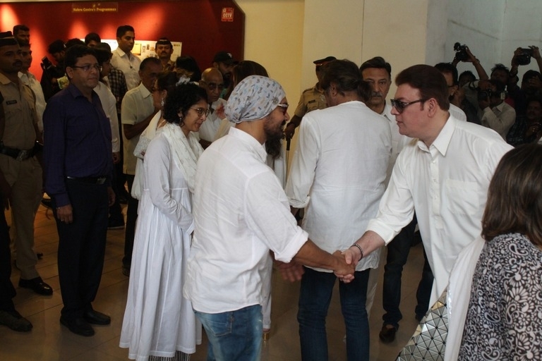 Vinod Khanna Prayer Meet Photos - 30 / 42 photos