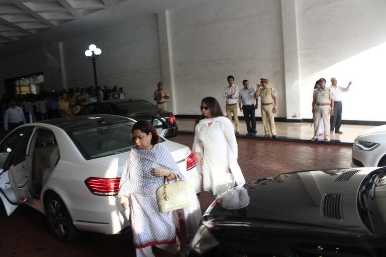 Vinod Khanna Prayer Meet Photos - 33 / 42 photos