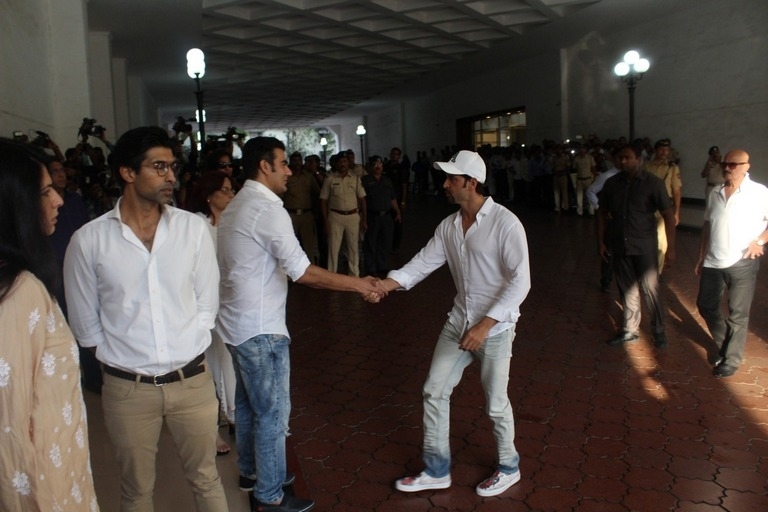 Vinod Khanna Prayer Meet Photos - 38 / 42 photos