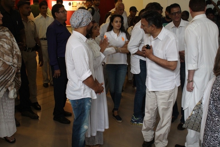 Vinod Khanna Prayer Meet Photos - 42 / 42 photos
