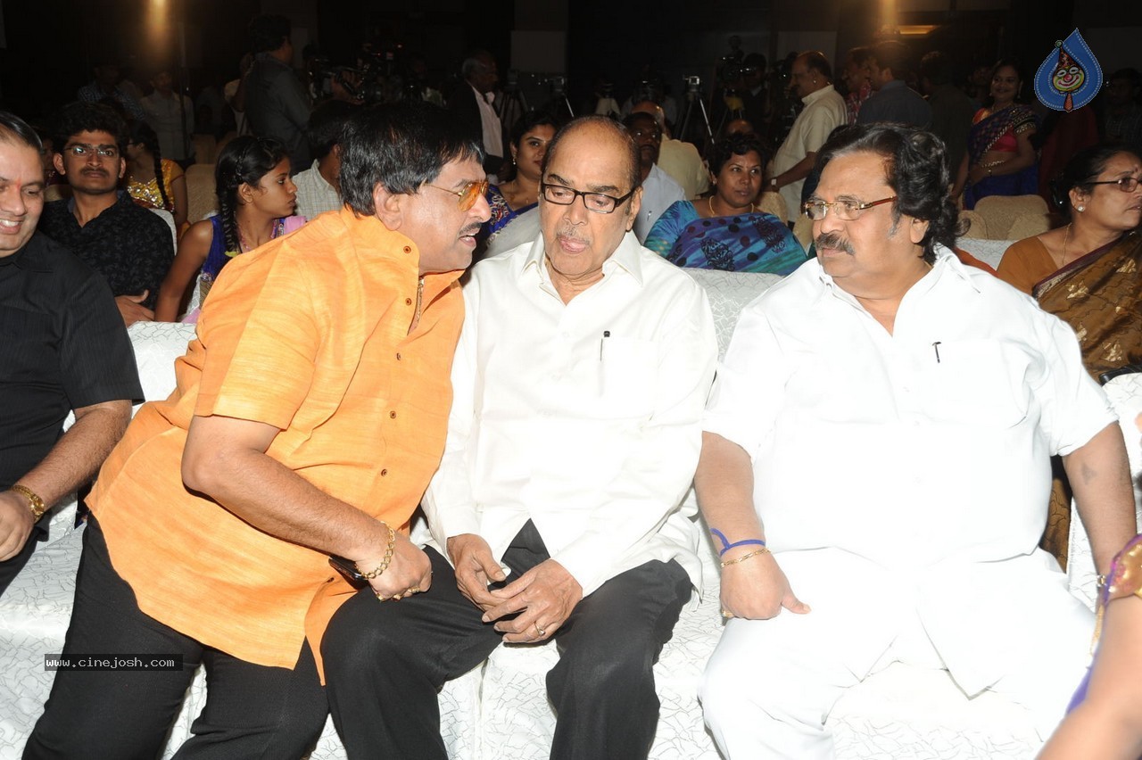 Vishwa Vijetha Vijayagadha Book Launch - 40 / 145 photos