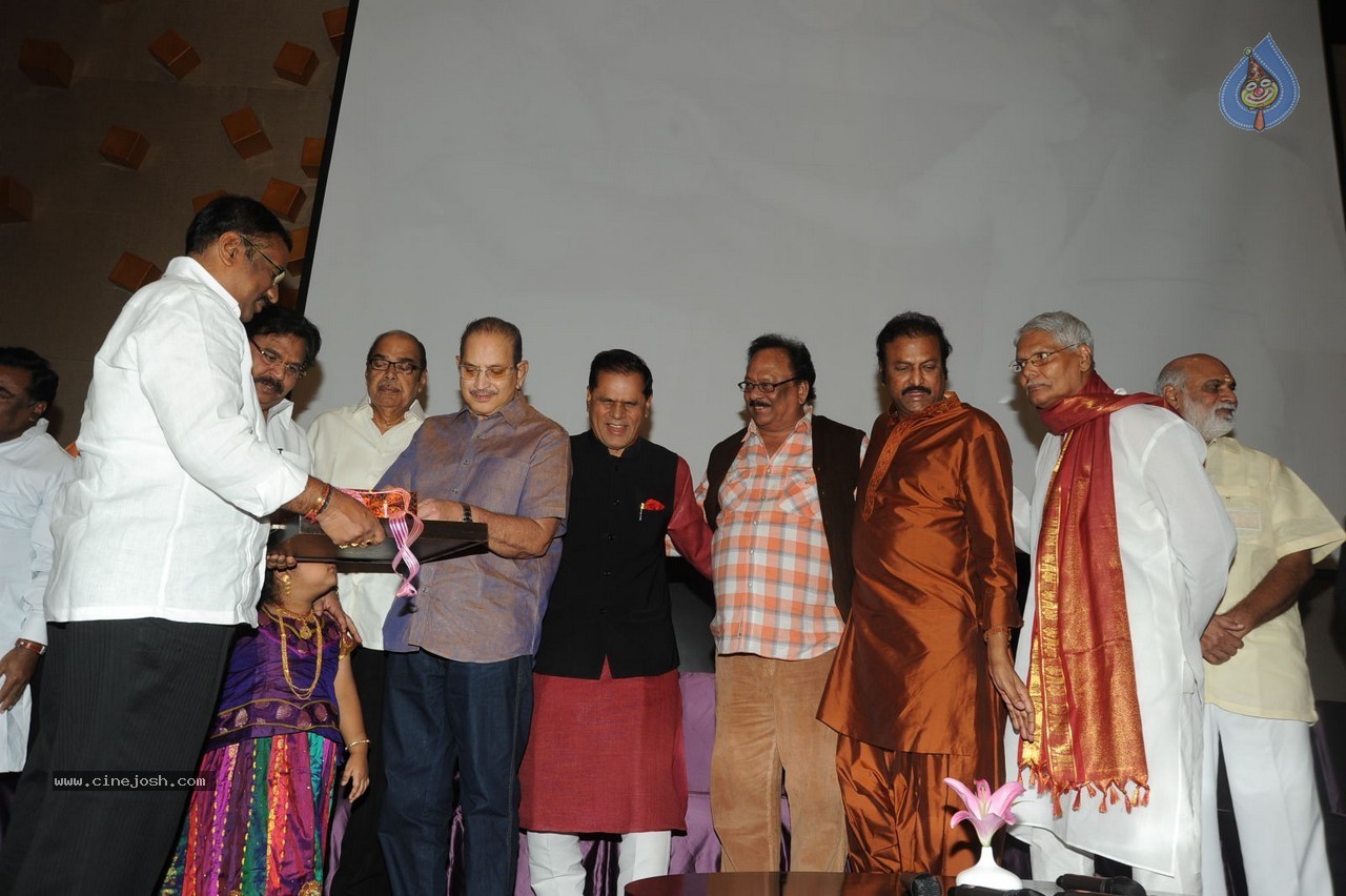 Vishwa Vijetha Vijayagadha Book Launch - 89 / 145 photos
