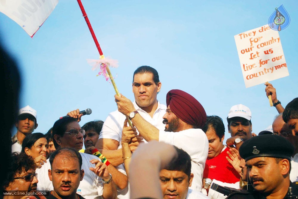 WWE Wrestler Khali at Peace Run in Mumbai - 2 / 11 photos
