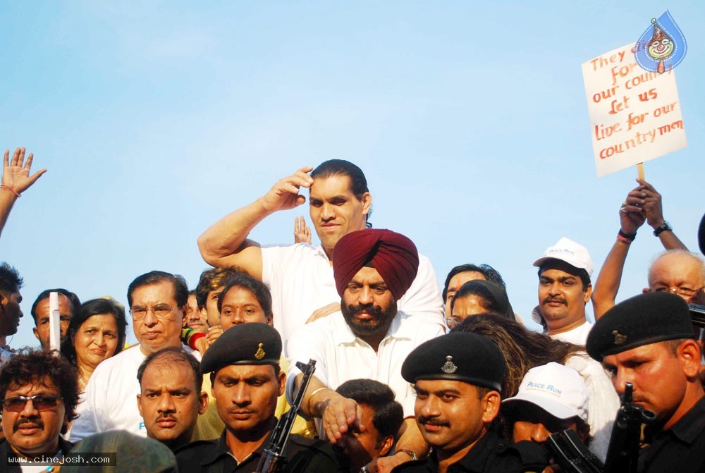 WWE Wrestler Khali at Peace Run in Mumbai - 4 / 11 photos