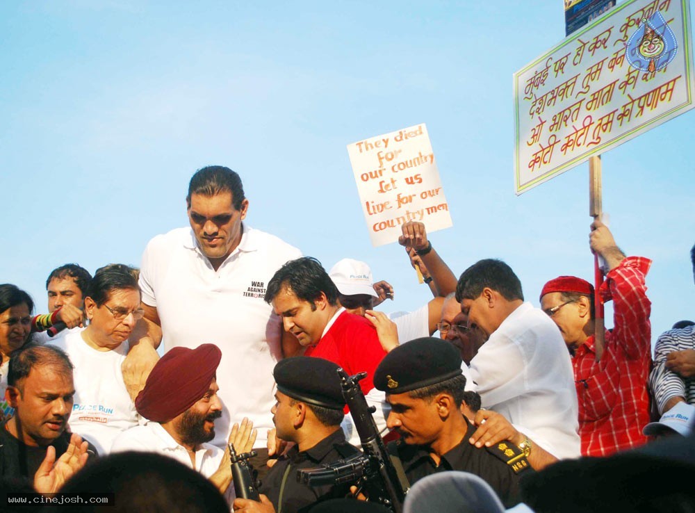 WWE Wrestler Khali at Peace Run in Mumbai - 7 / 11 photos