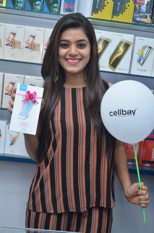 Yamini Bhaskar Launches Cellbay Mobile Store - 11 / 20 photos