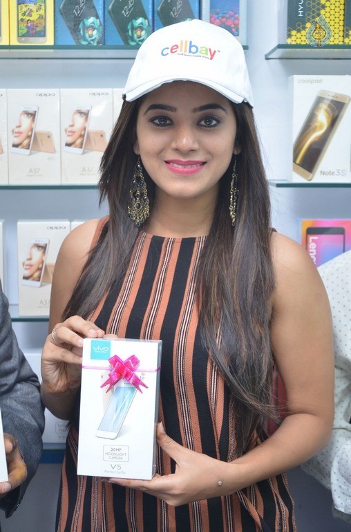 Yamini Bhaskar Launches Cellbay Mobile Store - 12 / 20 photos