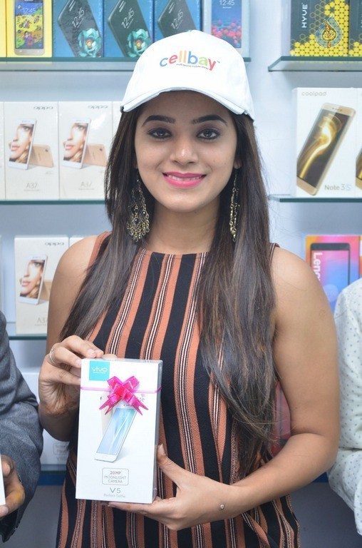 Yamini Bhaskar Launches Cellbay Mobile Store - 13 / 20 photos