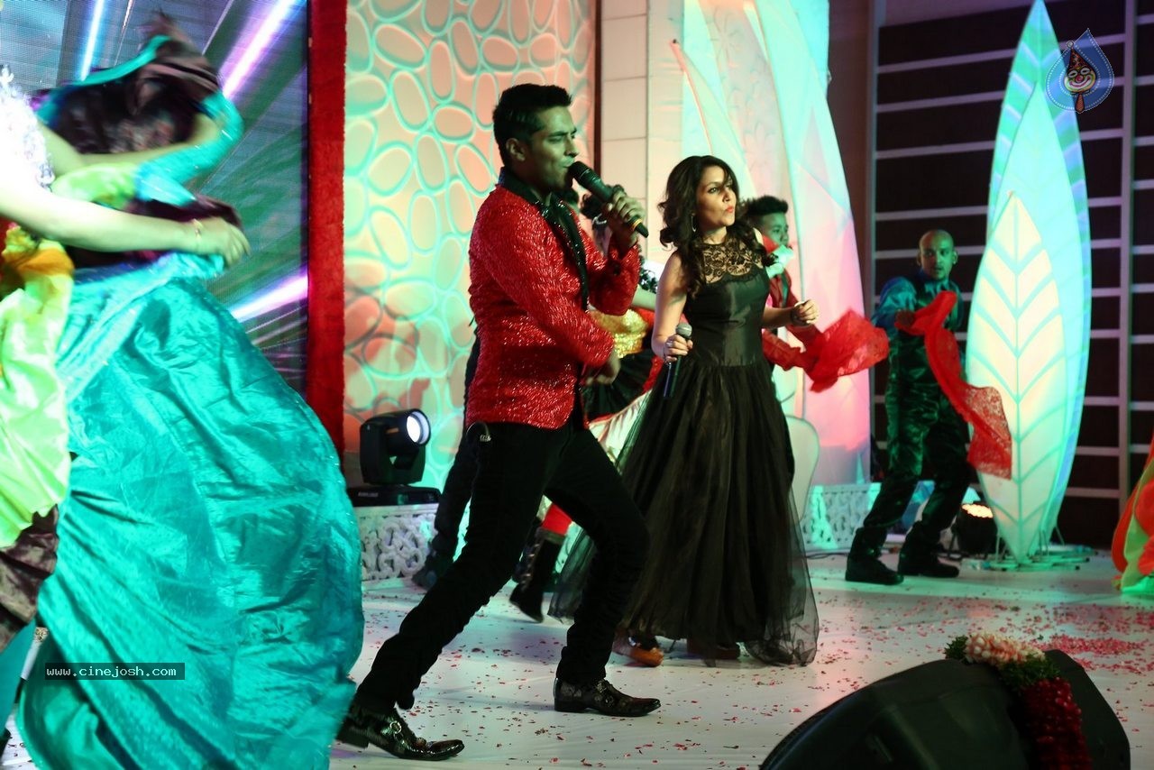 Yogesh and Krishika Sangeet Ceremony - 62 / 128 photos