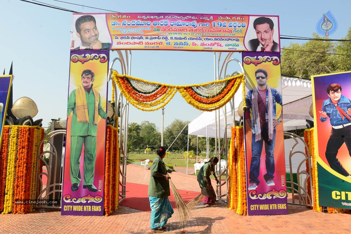 YVS Chowdary Visits NTR Ghat - 38 / 52 photos