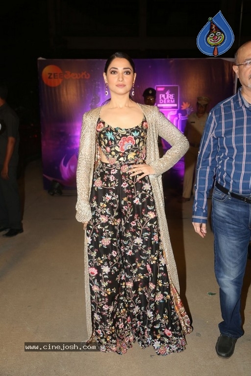 Zee Telugu Apsara Awards 2018 - 85 / 106 photos