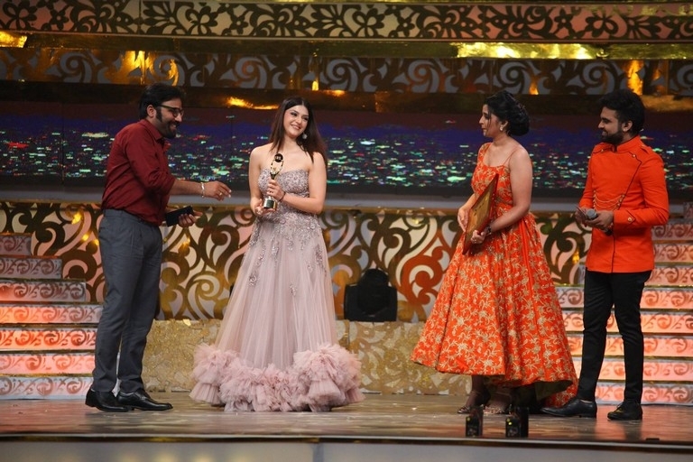 Zee Telugu Golden Awards 2017 - 23 / 55 photos