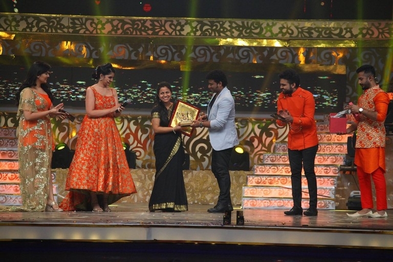 Zee Telugu Golden Awards 2017 - 28 / 55 photos