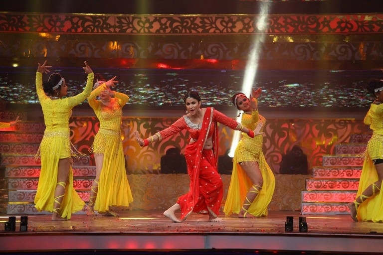 Zee Telugu Golden Awards 2017 - 34 / 55 photos