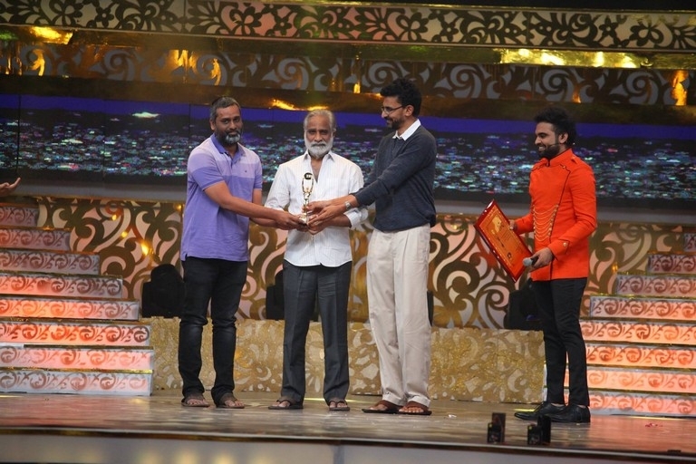 Zee Telugu Golden Awards 2017 - 38 / 55 photos