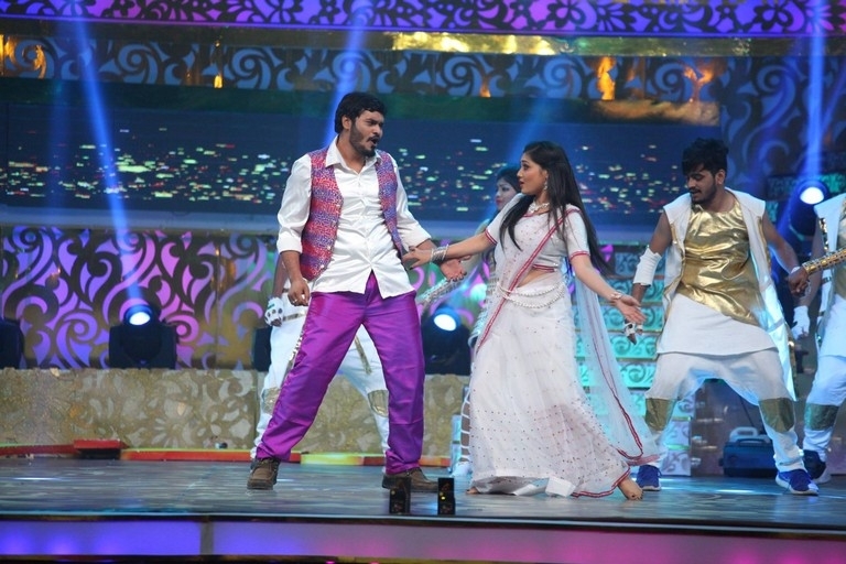 Zee Telugu Golden Awards 2017 - 49 / 55 photos