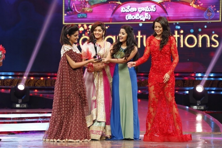 Zee Tv Apsara Award Stills - 22 / 61 photos